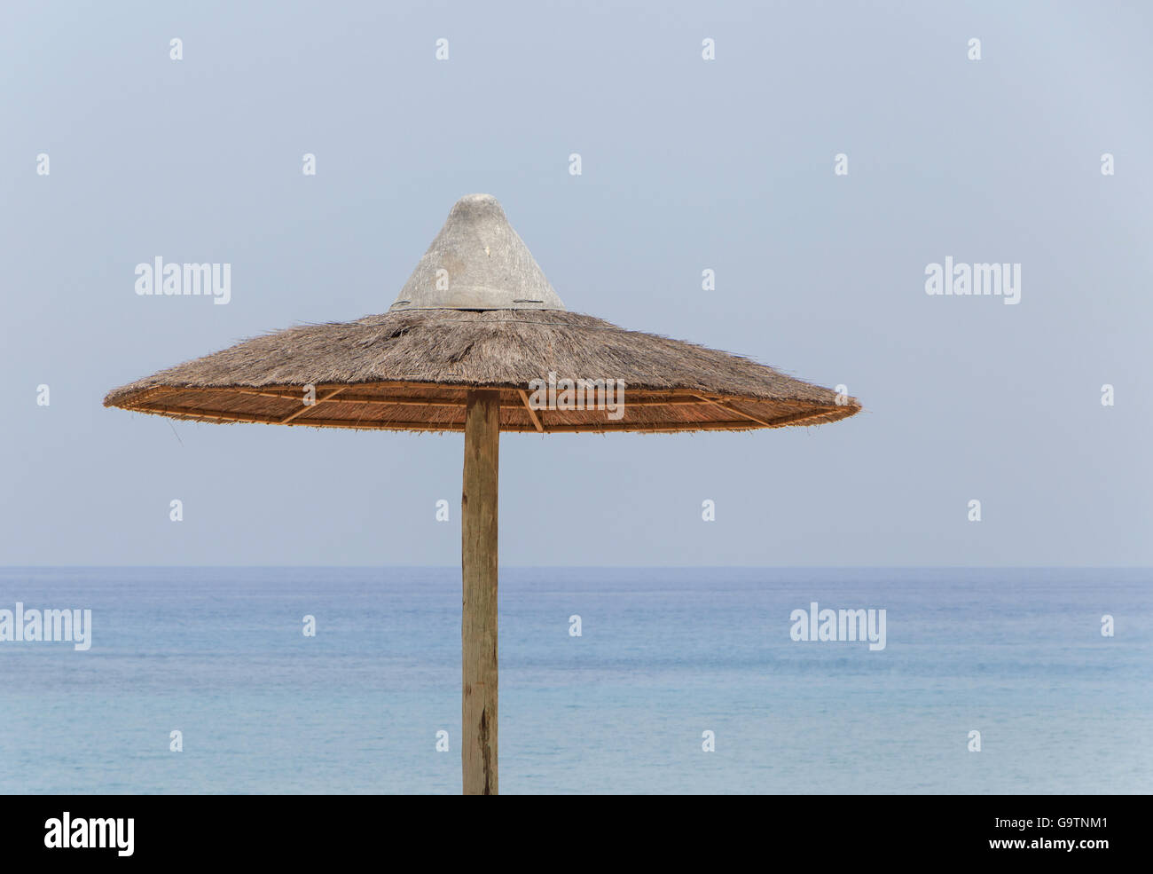 Playa sombrilla carpa en Fujairah Foto de stock