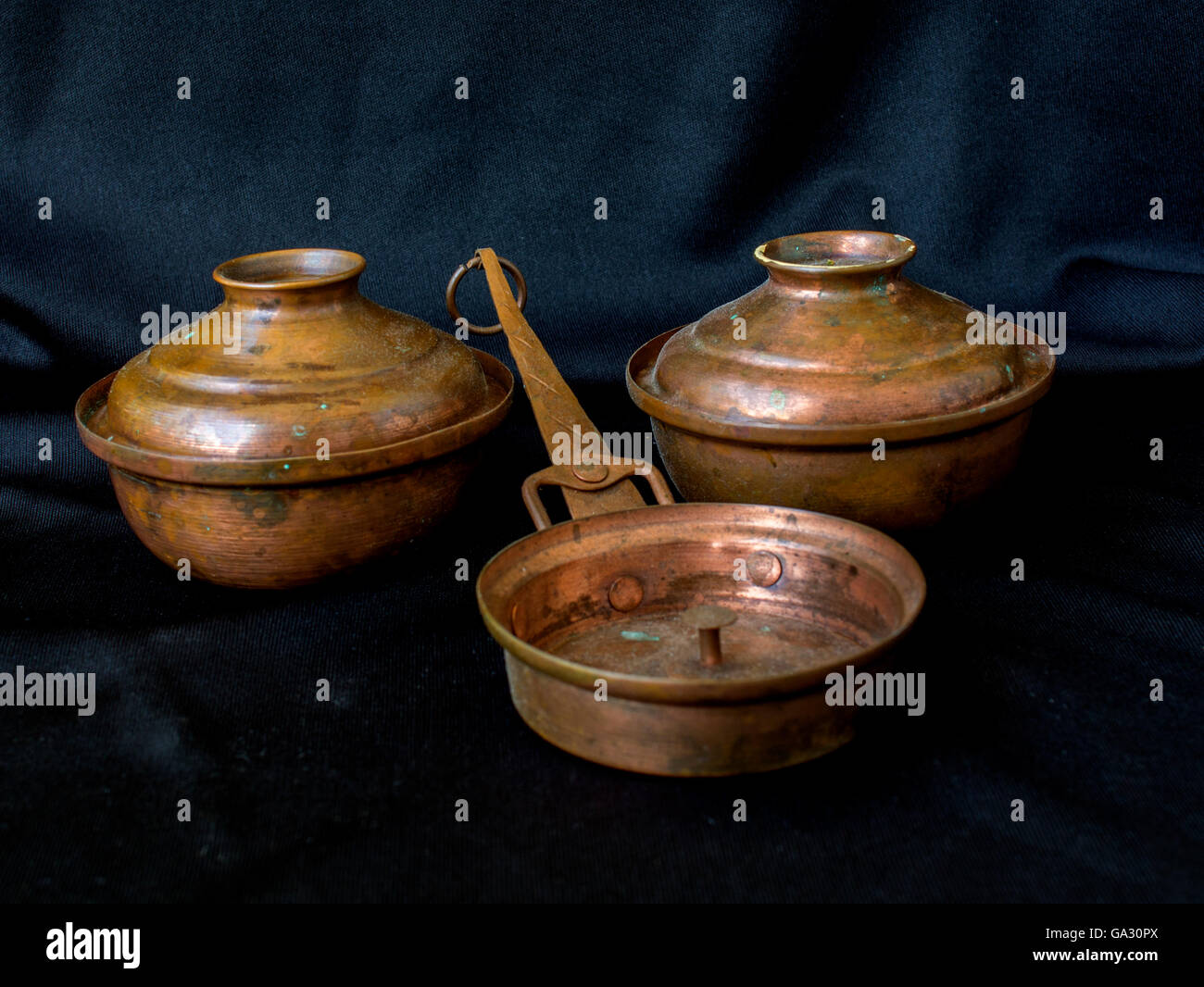 Recipientes de cobre Fotografía de stock - Alamy