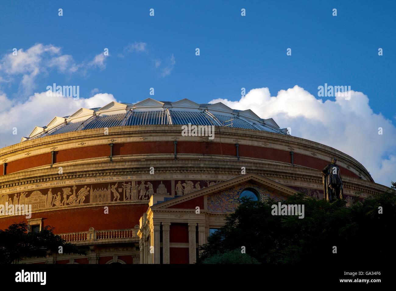 Exterior del Royal Albert Hall, Kensington, Londres, Inglaterra, Reino Unido, GB Foto de stock