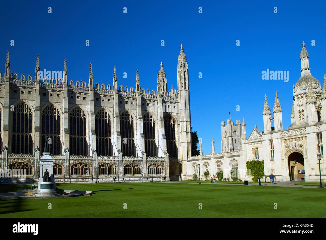 Capilla, el Gatehouse y corte delantero, King's College, Universidad de Cambridge, Cambridge, Inglaterra, Reino Unido, GB Europa Foto de stock