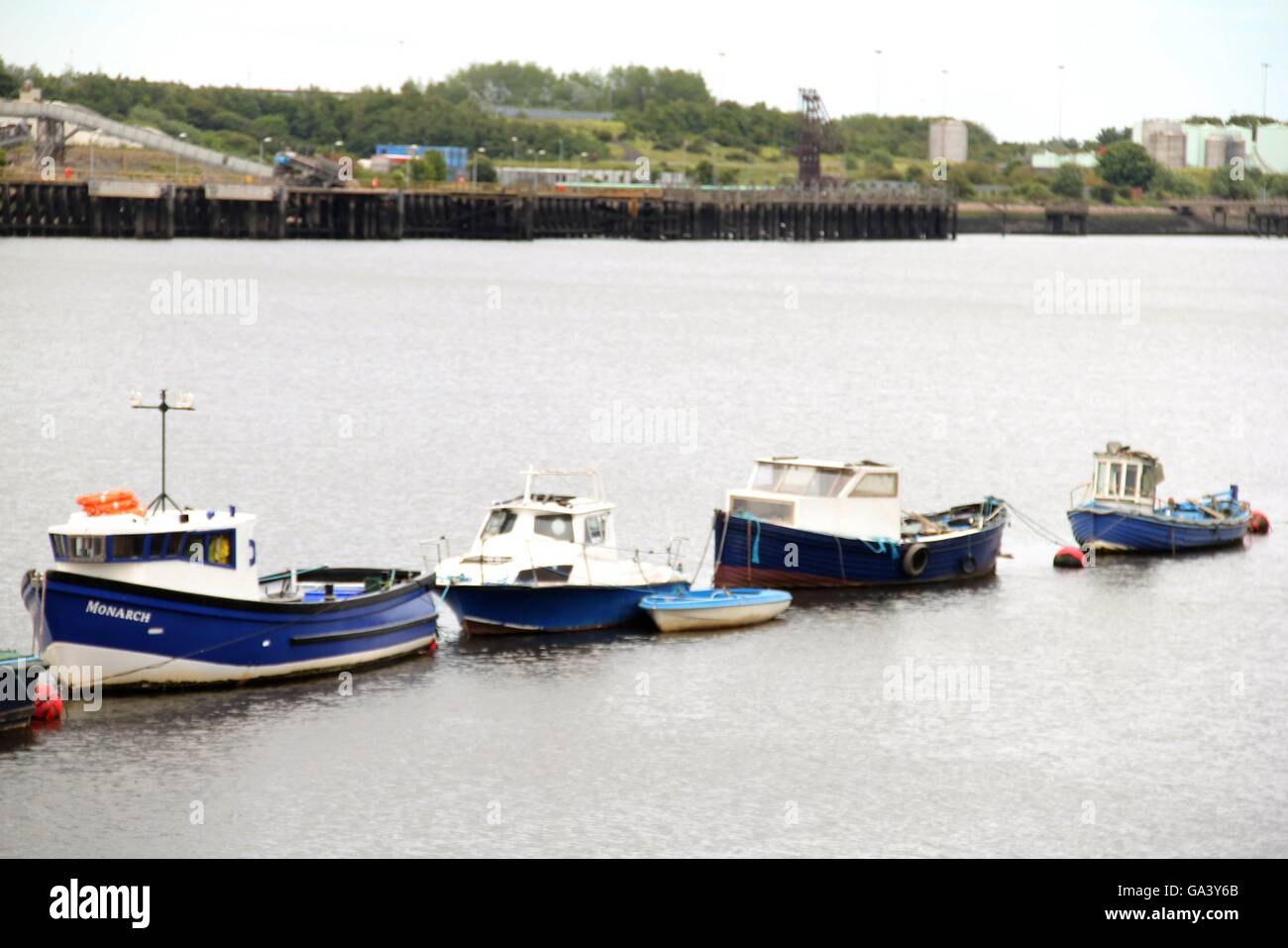 Botes en el río Tyne. Foto de stock