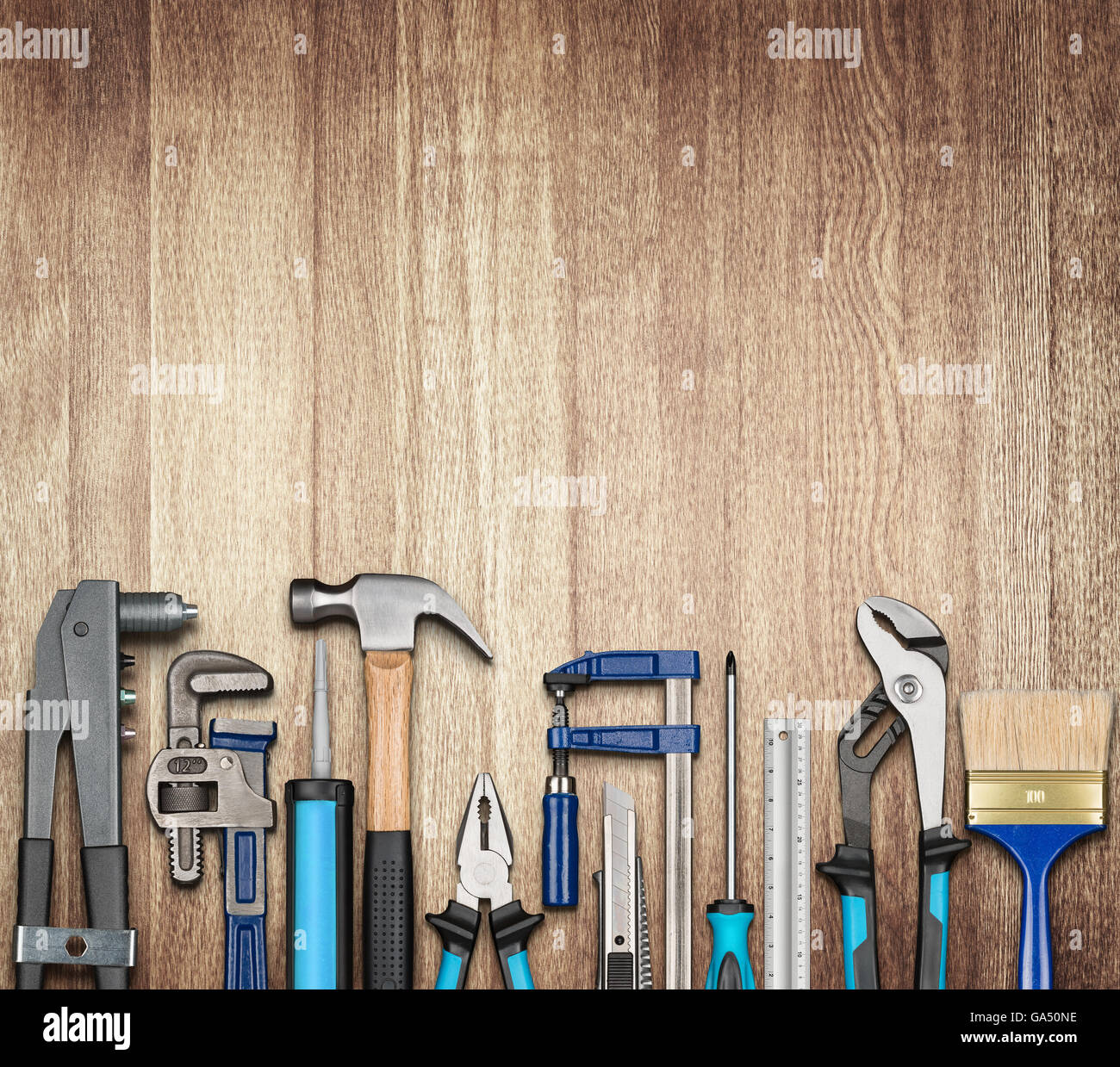 Conjunto de herramientas de bricolaje con espacio para el texto Fotografía  de stock - Alamy
