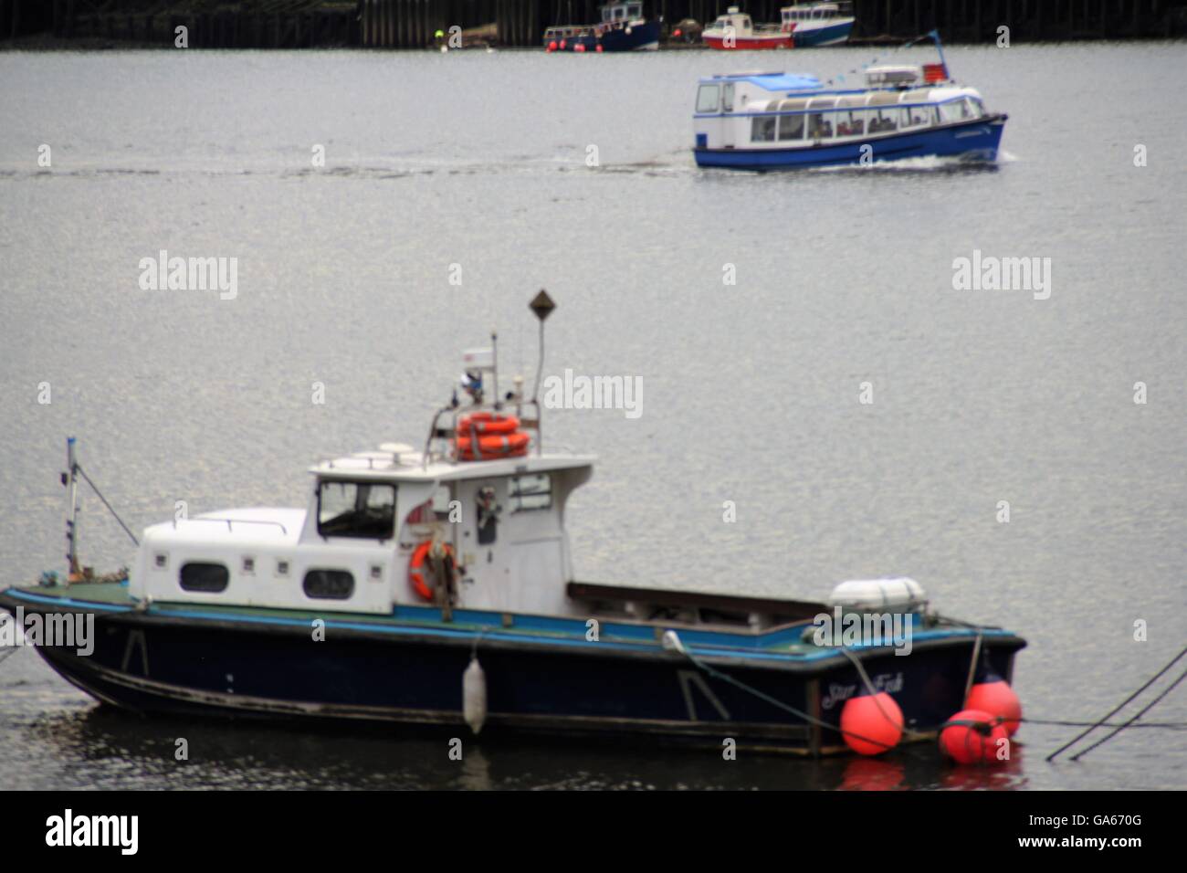 Botes en el río Tyne. Foto de stock