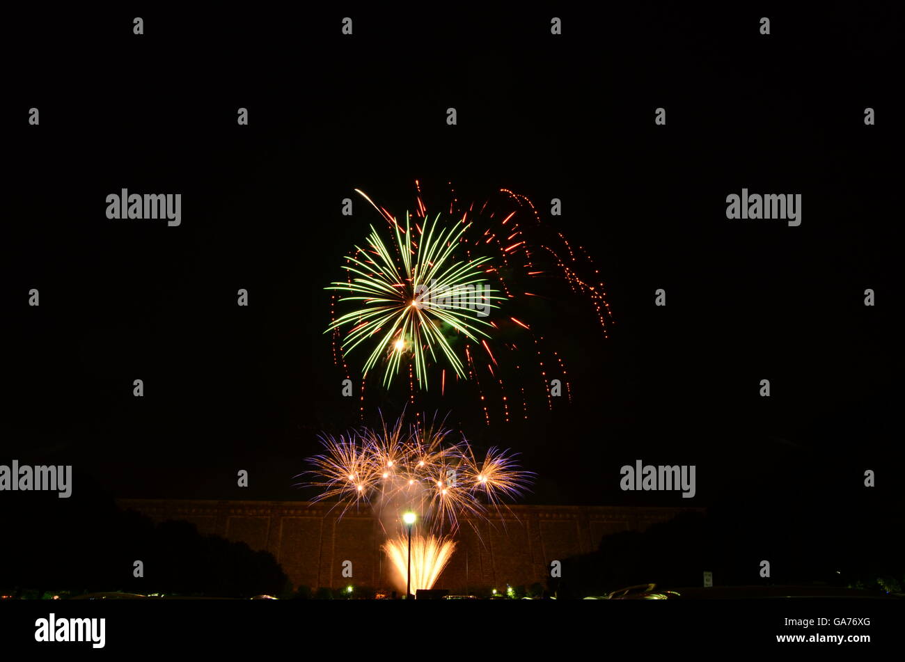 Presa Kensico anual de fuegos artificiales por el día de la independencia en Valhalla, NY Foto de stock