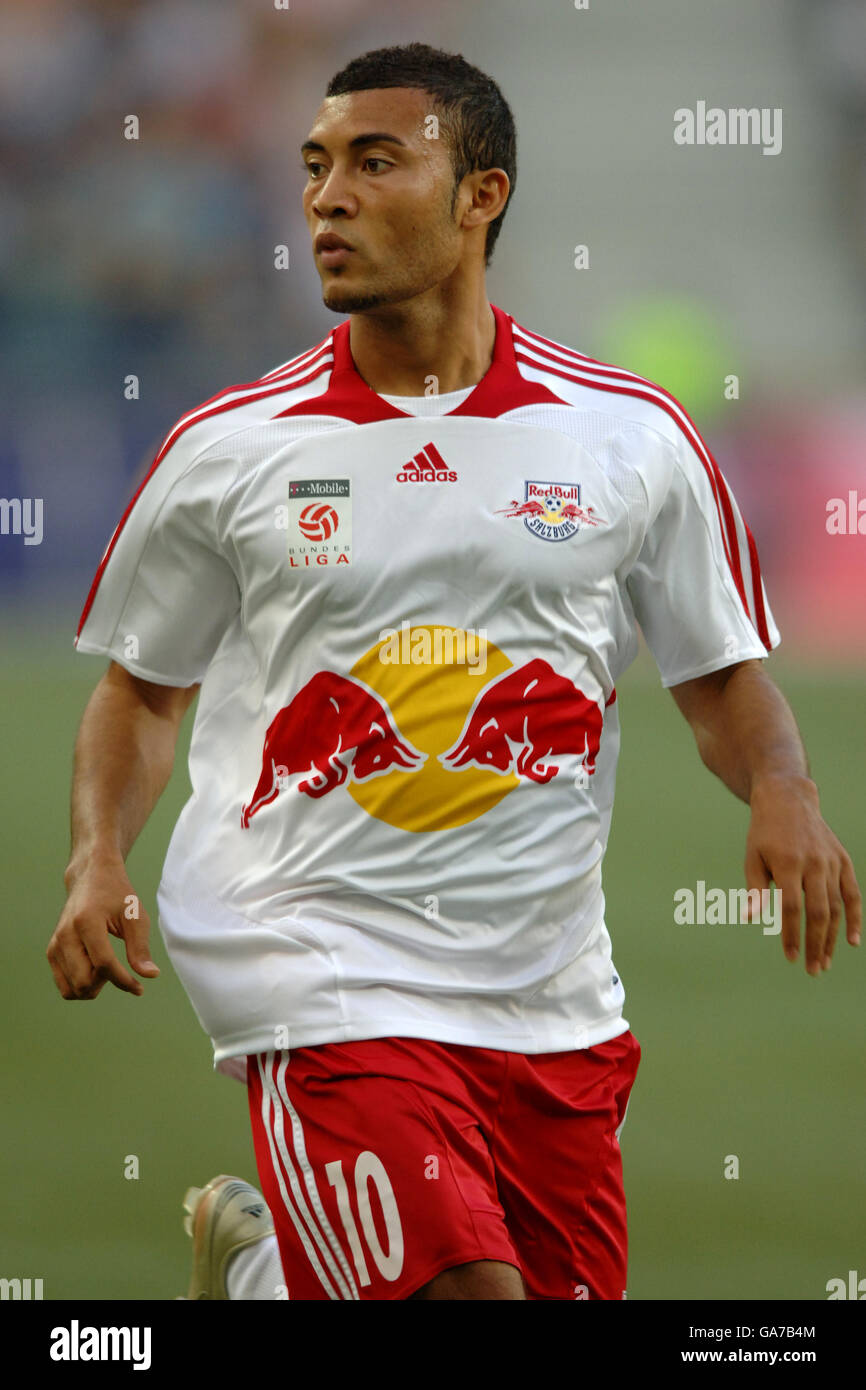 Fútbol - Bundesliga austriaca - Red Bull Salzburg contra LASK Linz -  Estadio Wals Siezenheim. Red Bull Johan Vonlanthen, Salzburgo Fotografía de  stock - Alamy