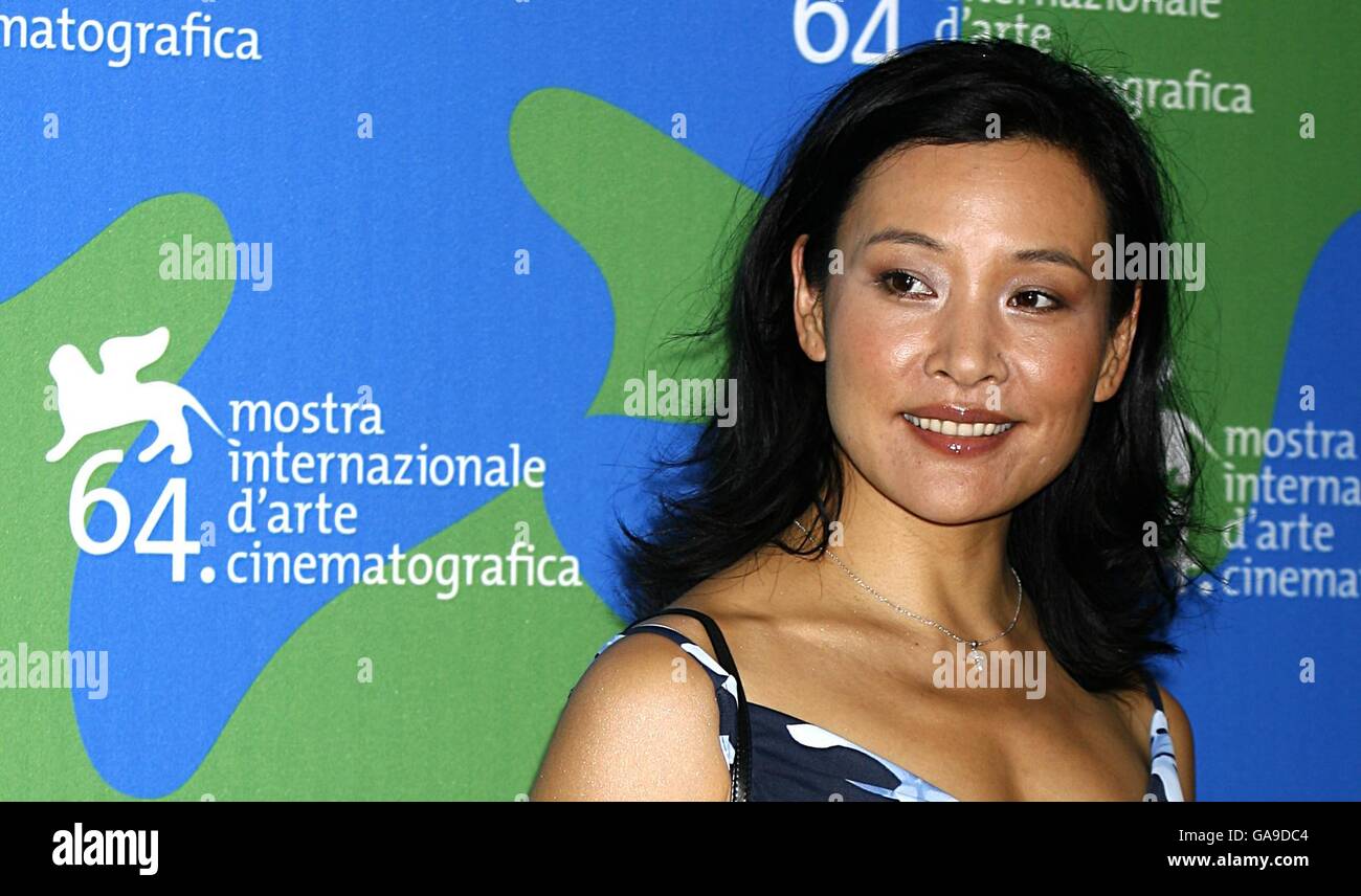 Joan Chen asiste a la fotocelda para el cine Lust, Caution durante el 64º Festival Internacional de Cine de Venecia. Foto de stock
