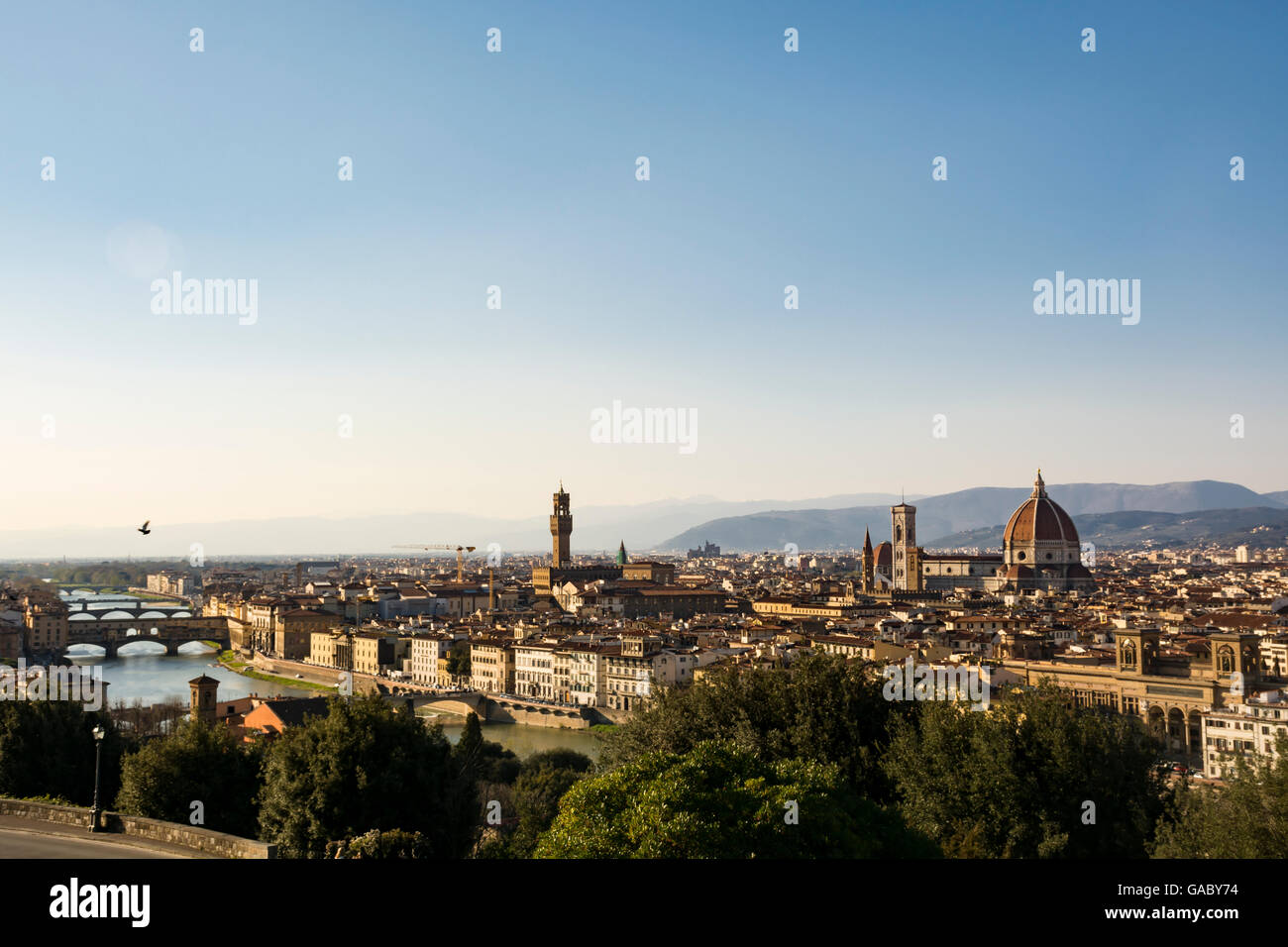 Vista aérea de Florencia, el Duomo, el Ponte Vecchio y el río Arno. Toscana, Italia Foto de stock
