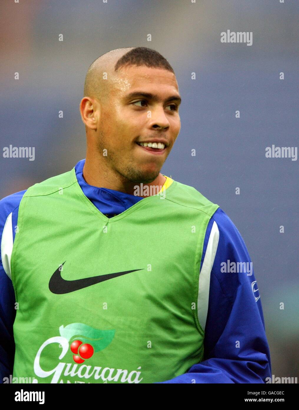 Fútbol - Copa Mundial de la FIFA 2002 - Final - Brasil contra Alemania - Entrenamiento. Ronaldo de Brasil antes de la final de la Copa del Mundo en Japón Foto de stock