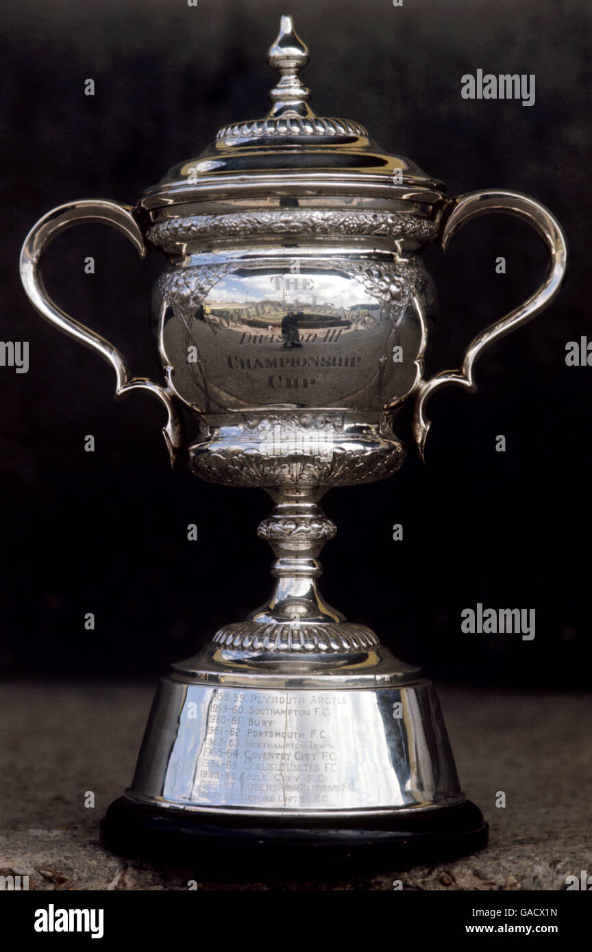 Fútbol - del Campeonato de Trofeo del Campeonato de la Tercera División Fotografía de stock Alamy