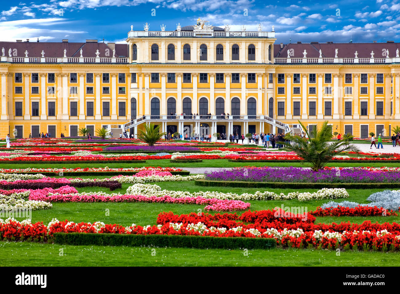 Patio del Palacio de Schonbrunn, Viena Foto de stock