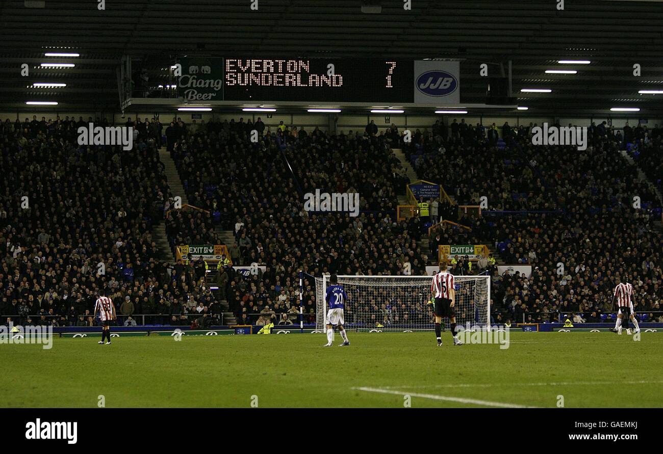Fútbol - Barclays Premier League - Everton contra Sunderland - Goodison Park. Una visión general del marcador que muestra la derrota de Sunderland ante Everton 7-1 Foto de stock