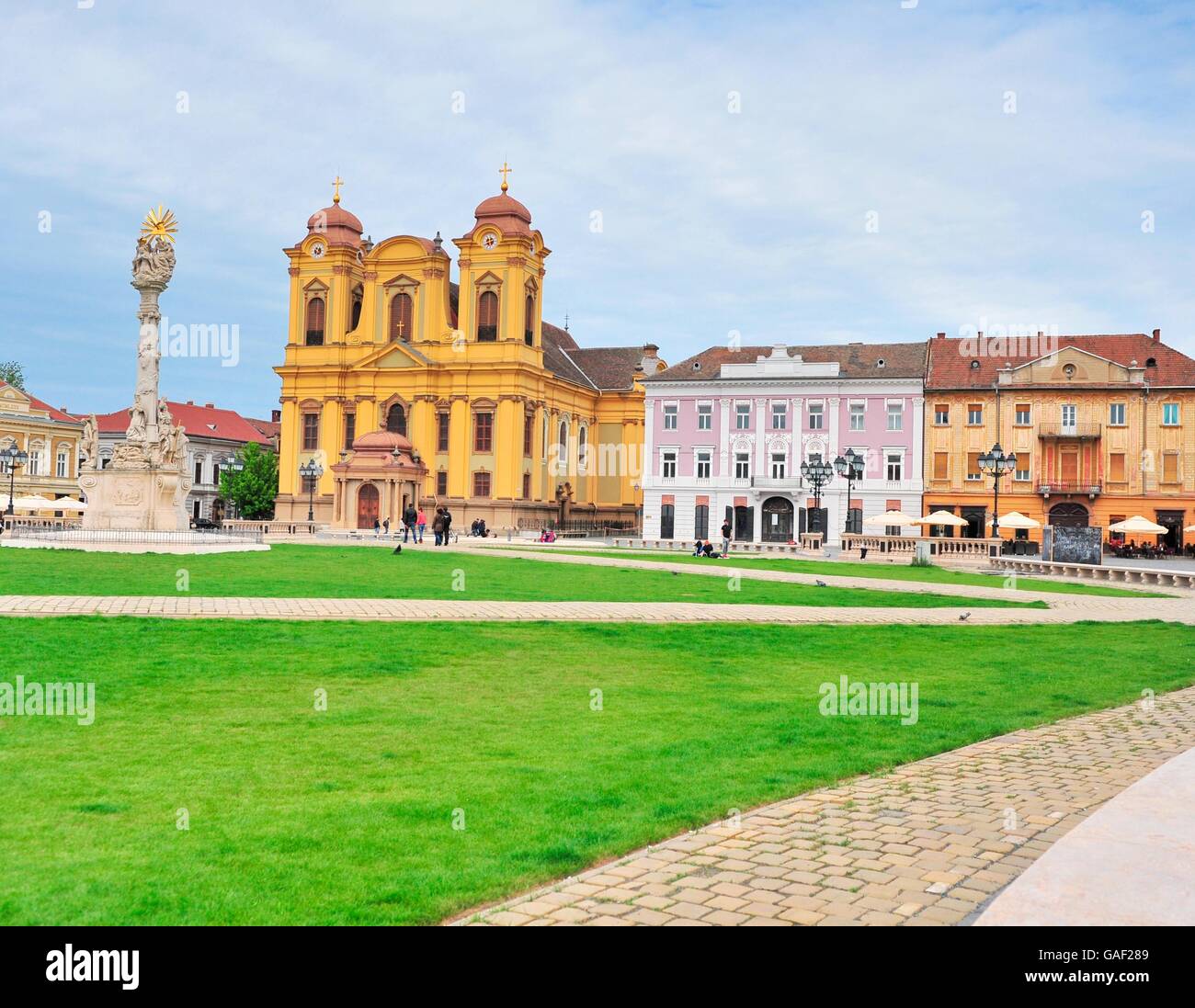 Vista de la plaza principal en el centro histórico de la ciudad de Timisoara, Rumania Foto de stock