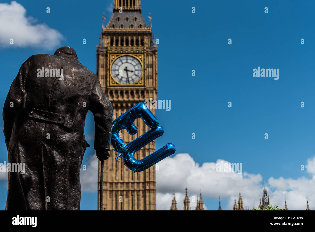 La estatua de Winston Churchill en Westminster, Londres, en marzo para Europa - 2 de julio de 2016 Foto de stock