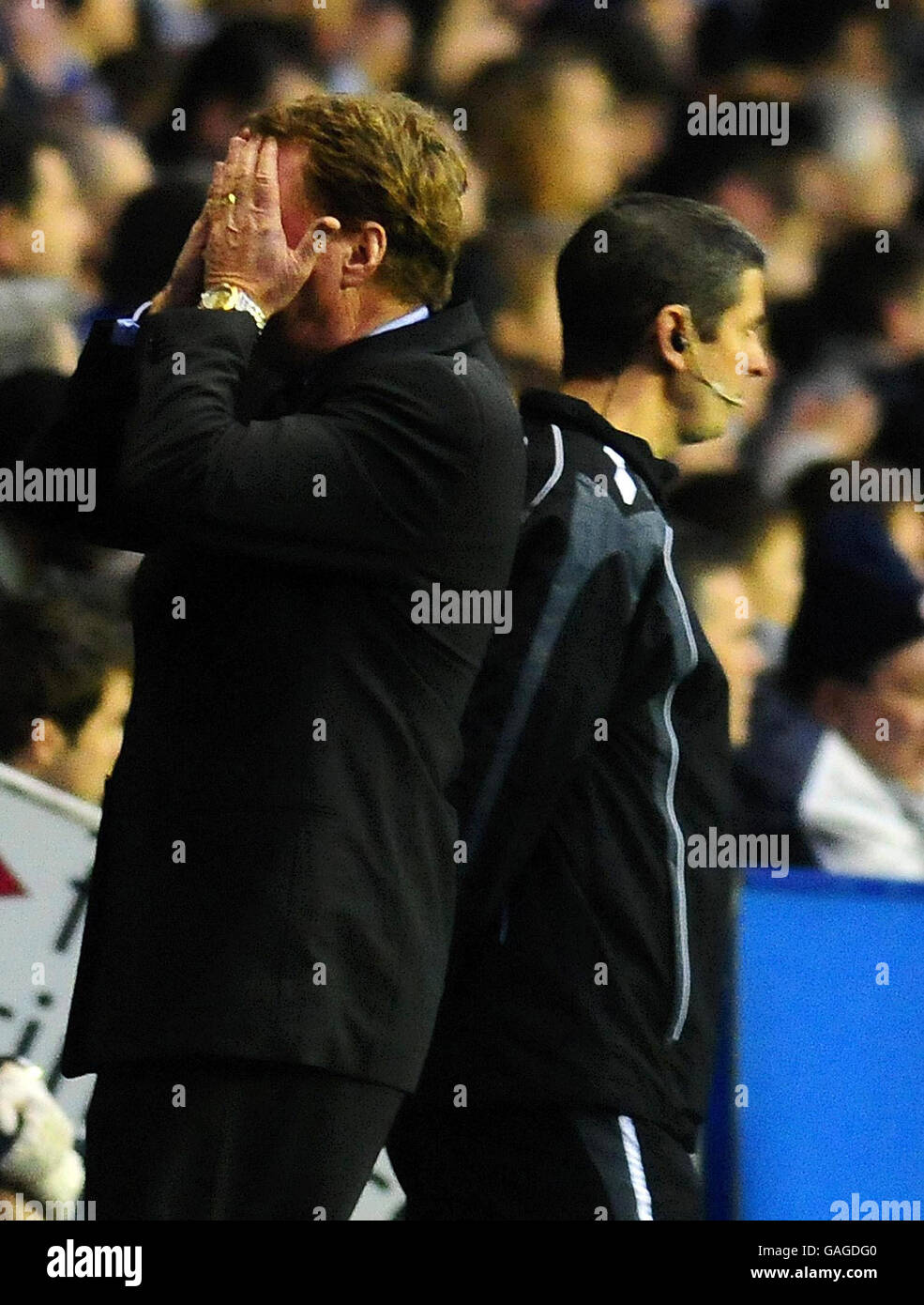 El gerente de Portsmouth, Harry Redknapp, reacciona durante el partido Barclays Premier League en el Madejski Stadium, Reading. Foto de stock