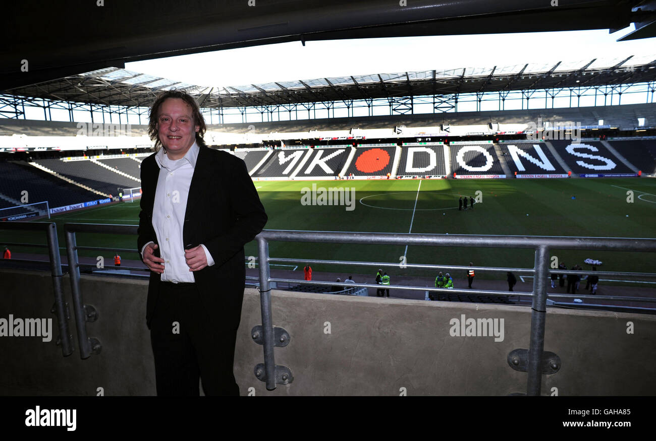 Presidente de Milton Keynes Dons, Pete Winkelman antes del partido de la Liga Dos en Stadium:mk, Milton Keynes. Foto de stock