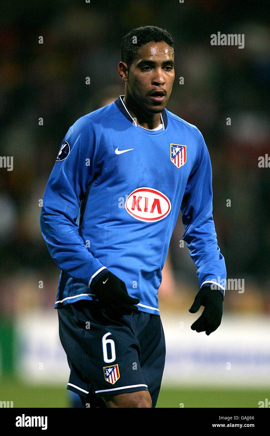 libro de texto aumento carrete Fútbol - Copa UEFA - Ronda de 32 - Bolton Wanderers contra Atlético de  Madrid - Estadio Reebok. Loureiro Cleber Santana, Atlético de Madrid  Fotografía de stock - Alamy