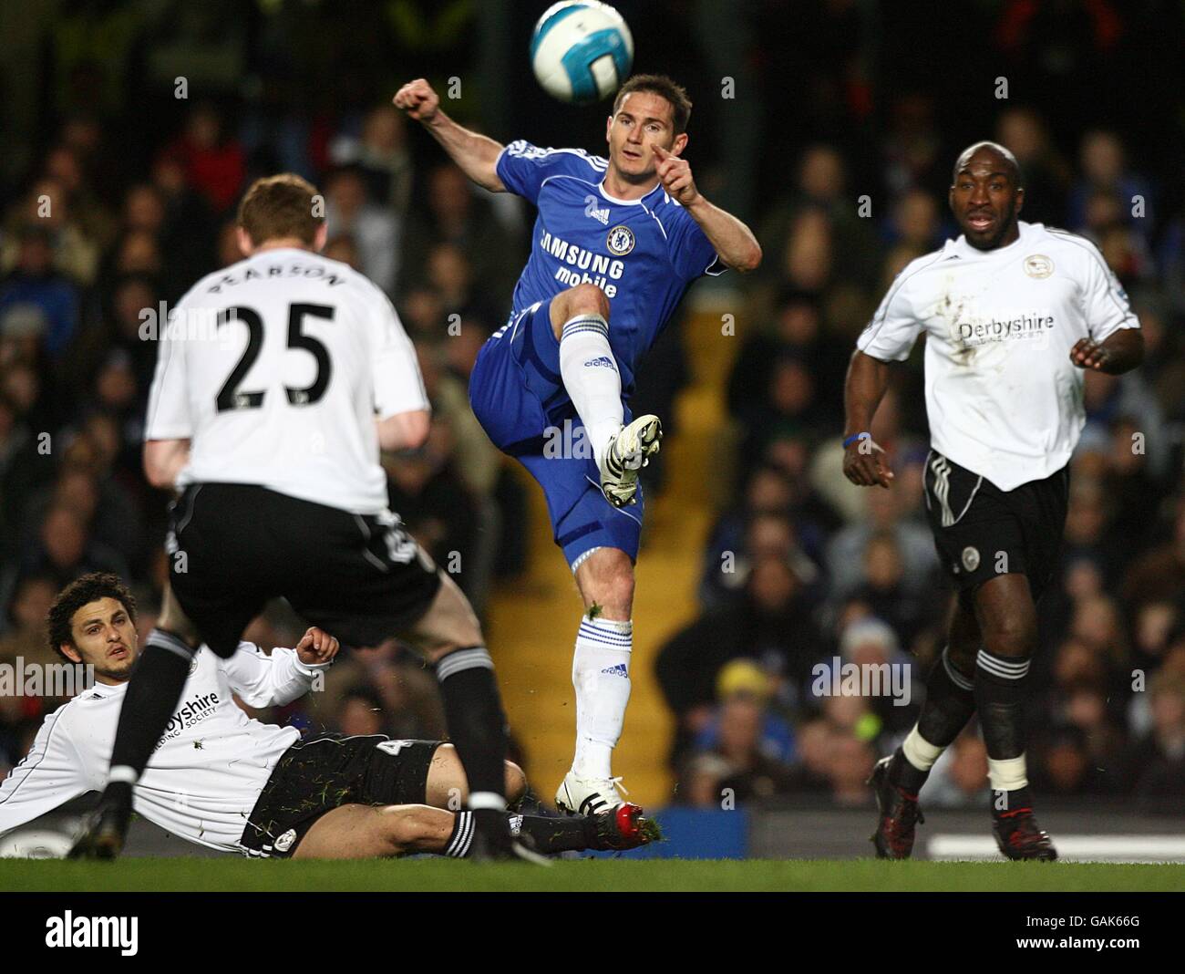 Fútbol - Barclays Premier League - Chelsea contra Derby - Stamford Bridge. Frank Lampard del Chelsea en acción. Foto de stock