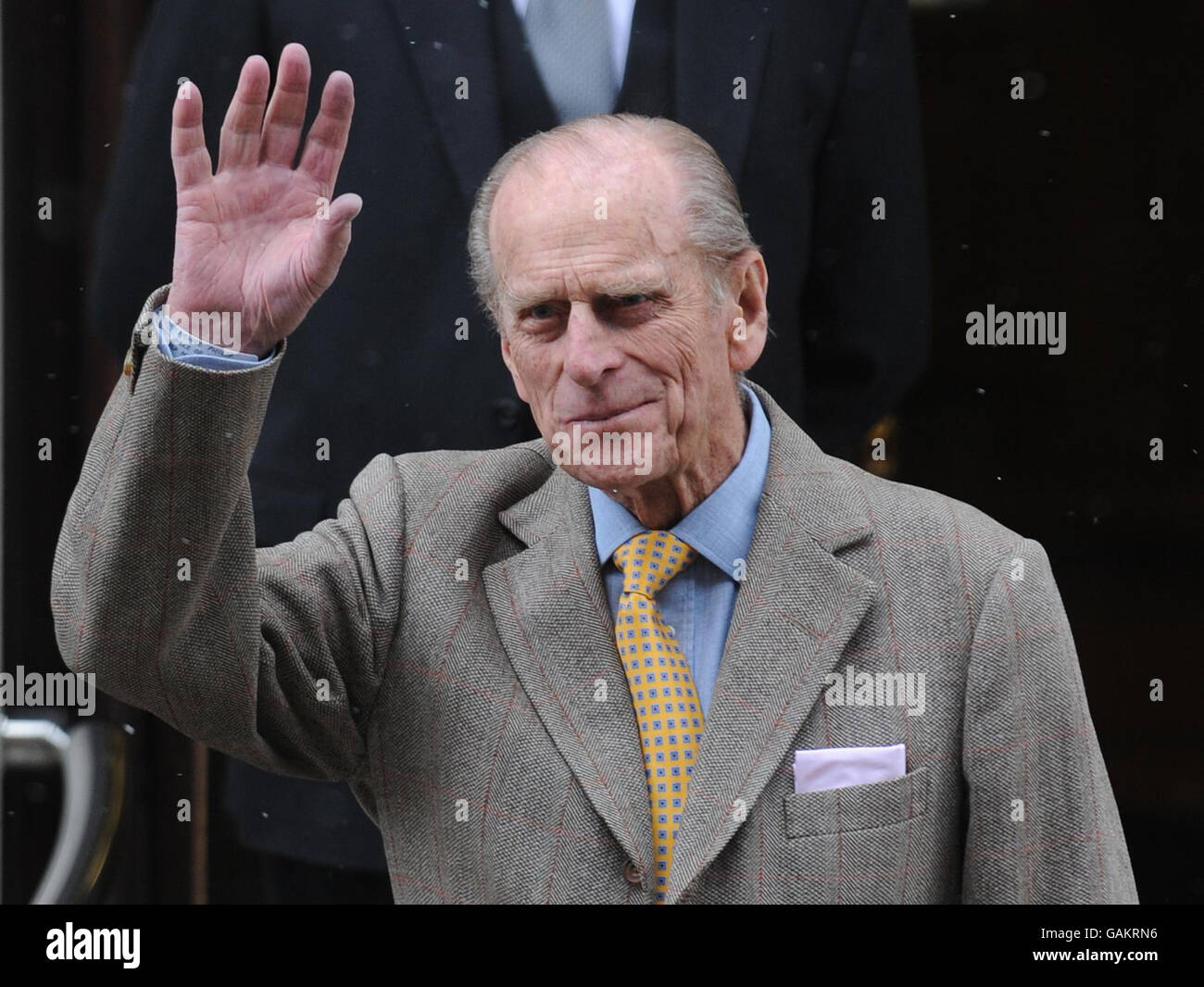 El Príncipe Felipe deja el Hospital Rey Eduardo VII en Londres hoy después de sufrir una infección en el pecho. Foto de stock