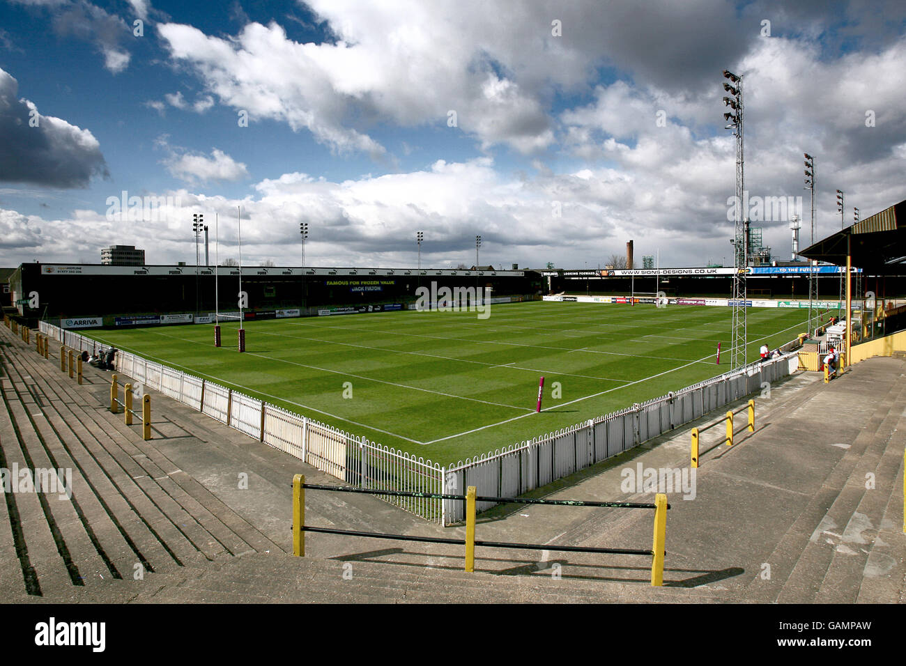 Vista general del estadio wheldon road fotografías e imágenes de alta