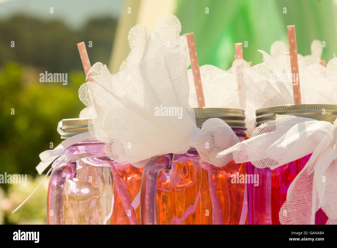 Bombón de caramelo en coloridos vasos. Foto de stock