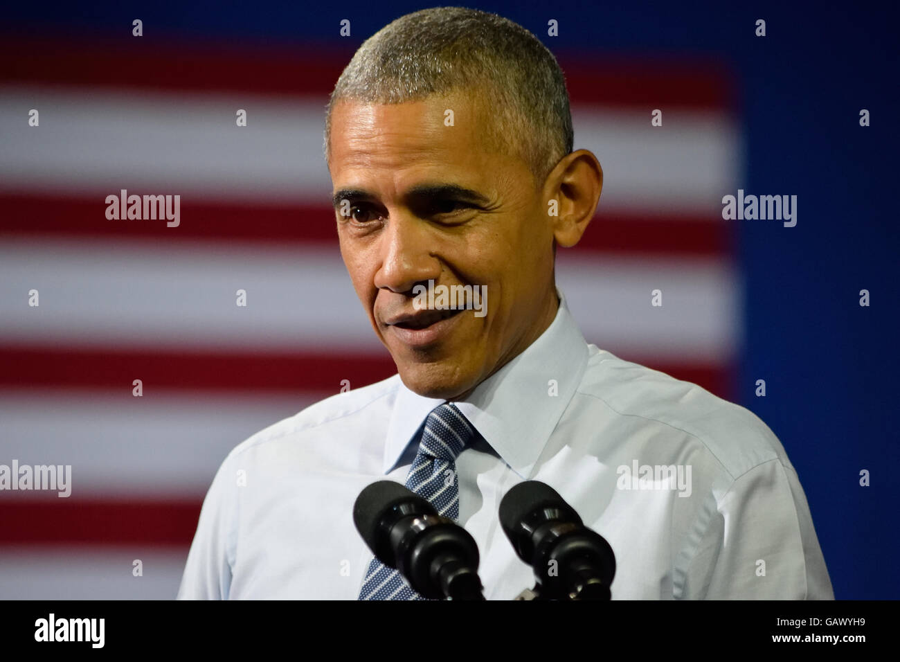 Charlotte, NC, EE.UU.. El 5 de julio, 2016. El presidente estadounidense, Barack Obama, en busca de su derecho, pronuncia un discurso en un mitin de campaña, en el centro de convenciones de Charlotte. Crédito: Evan El-Amin/Alamy Live News Foto de stock