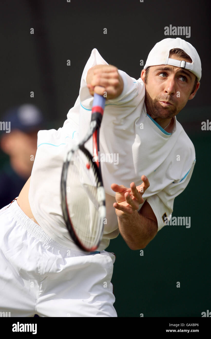 Tenis - Campeonato de Wimbledon 2008 - Día Dos - El Club de toda Inglaterra. Benjamin Becker en acción contra Nikolay Davydenko en Wimbledon Foto de stock