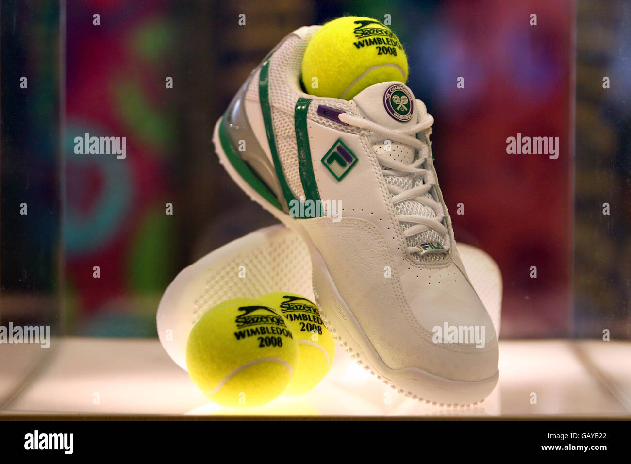 Tennis trainers fotografías e imágenes de alta resolución - Alamy