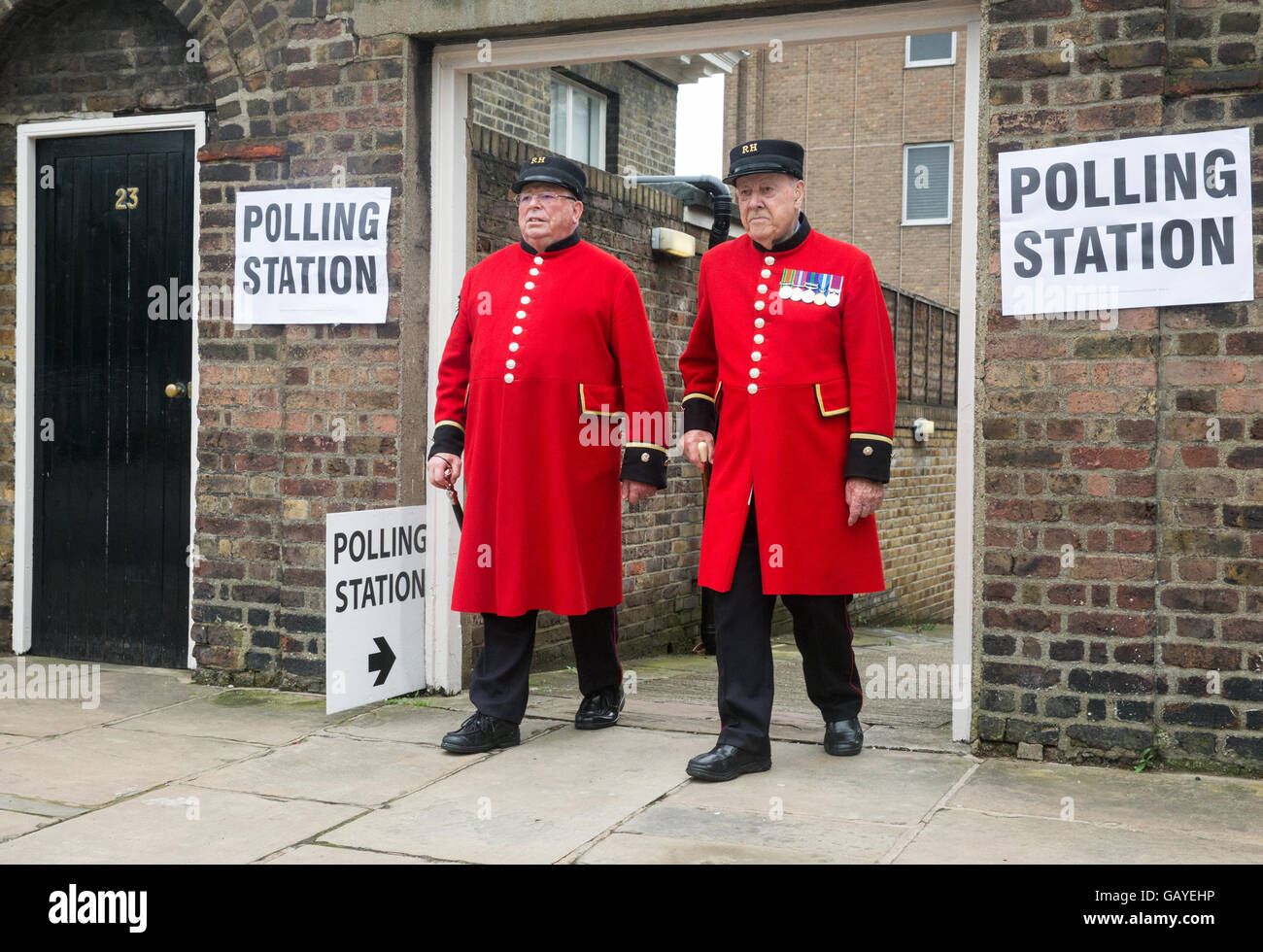Chelsea pensionistas votar el próximo 23 de junio, en las elecciones de la UE en el Royal Hospital Chelsea, Foto de stock
