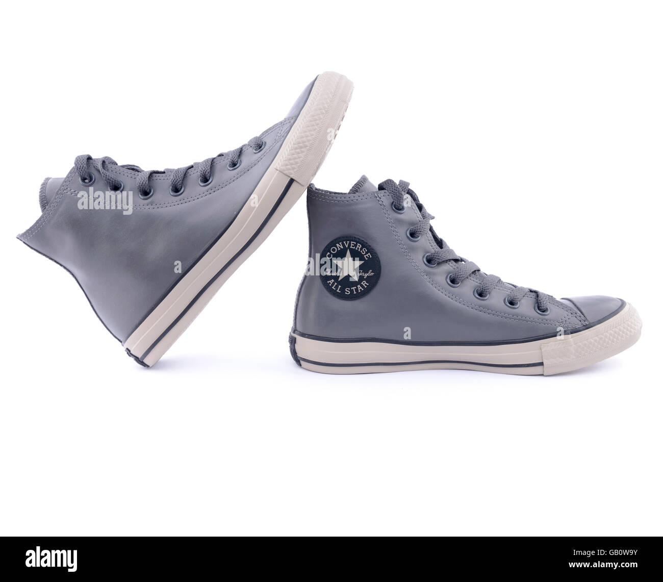 Par de gris Converse Chuck Taylor All Star zapatillas de goma Fotografía de  stock - Alamy