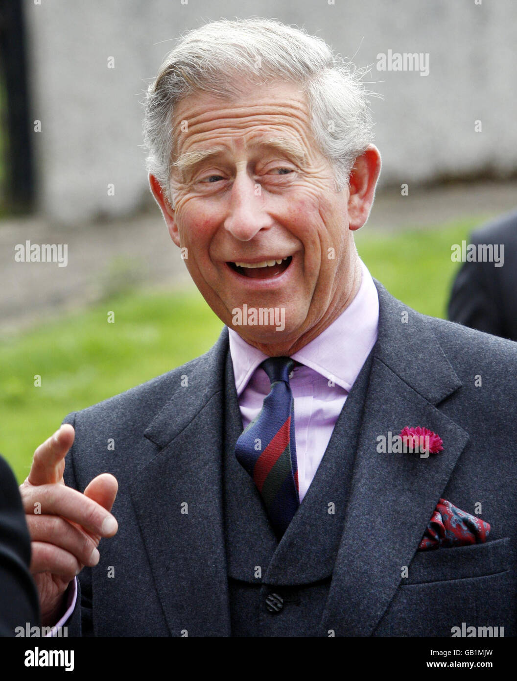 El Príncipe de Gales, durante una visita a la Real Academia Escocesa de Música de Thurso. Foto de stock
