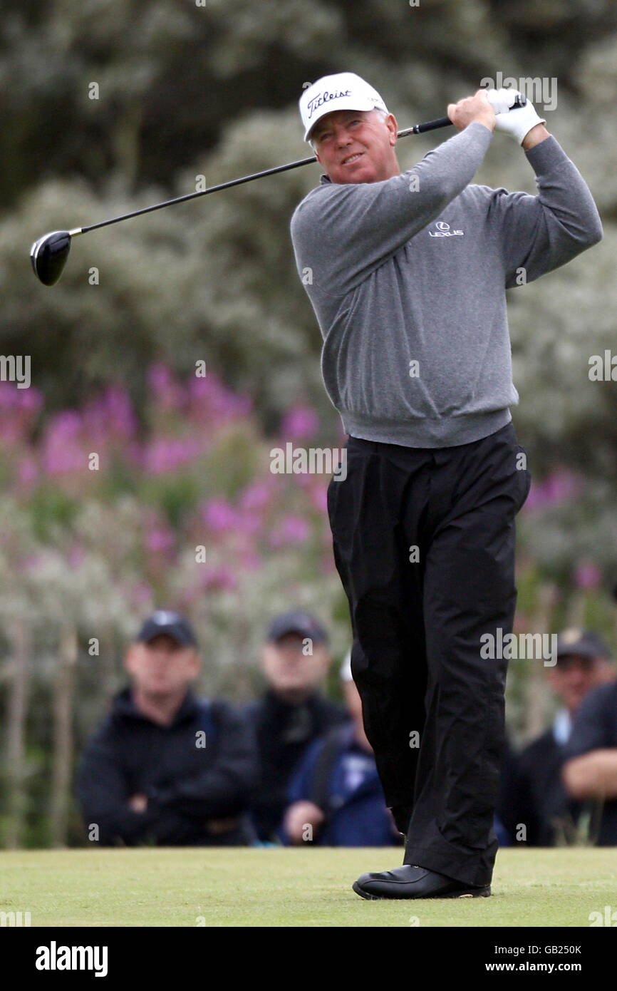 Mark o'Meara en acción durante la segunda ronda del Campeonato Abierto en el Royal Birkdale Golf Club, Southport. Foto de stock