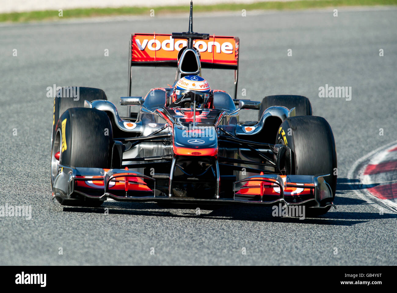 Jenson Button, Gran Bretaña, en su McLaren-Mercedes MP4-26 carrera de coches, deportes de motor, pruebas de Fórmula 1 en el circuito de Catalunya Foto de stock