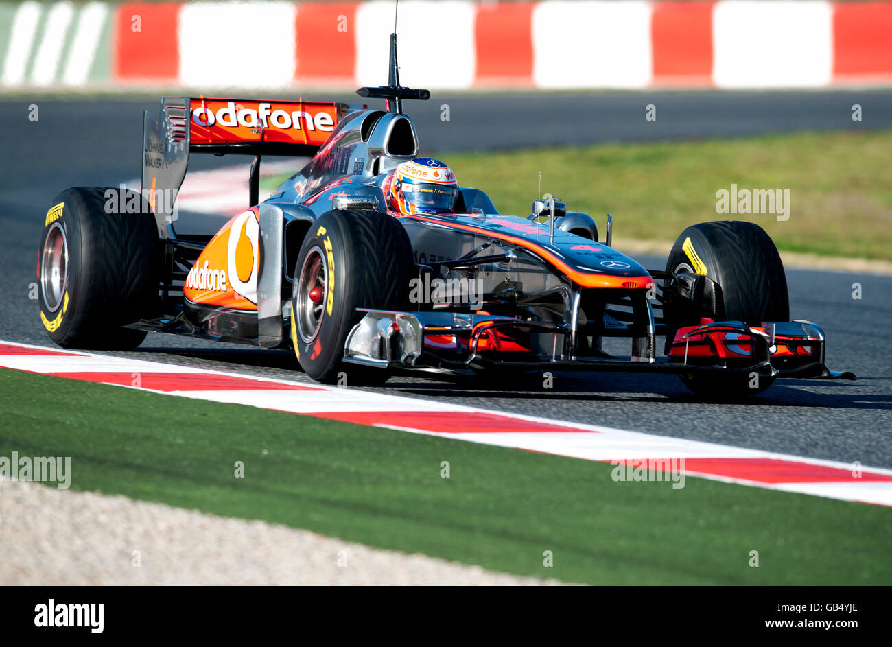 Jenson Button, Gran Bretaña, en su McLaren-Mercedes MP4-26 carrera de coches, deportes de motor, pruebas de Fórmula 1 en el circuito de Catalunya Foto de stock