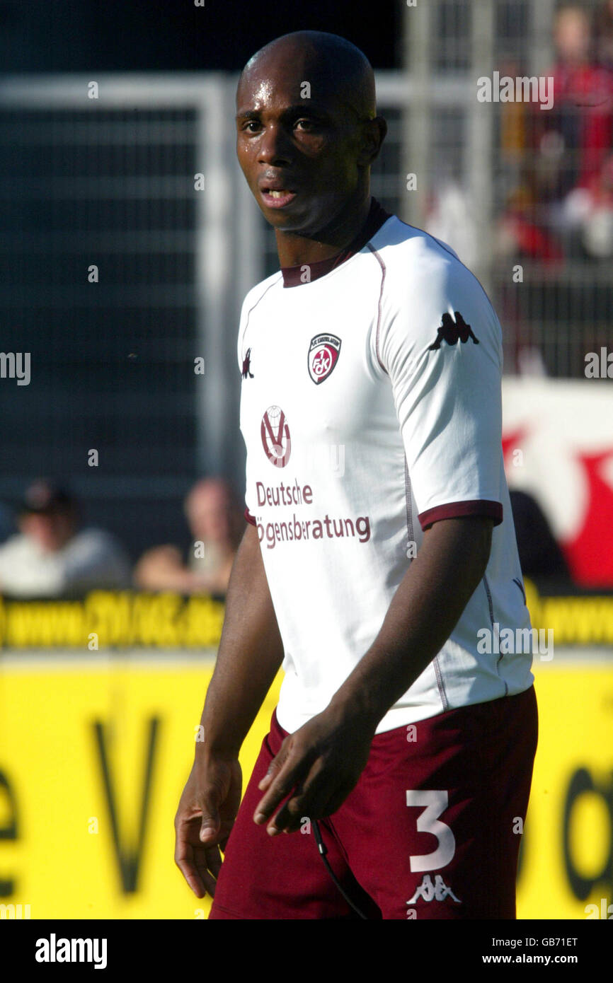 Fútbol - Bundesliga alemana - Kaiserslautern contra Friburgo. Bill Tchato,  Kaiserslautern Fotografía de stock - Alamy