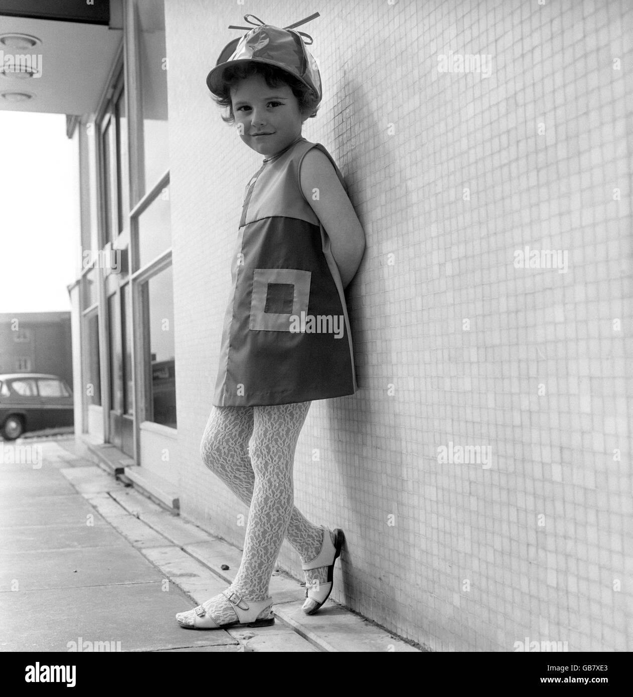 Moda infantil de los 60 fotografías e imágenes de alta resolución - Alamy