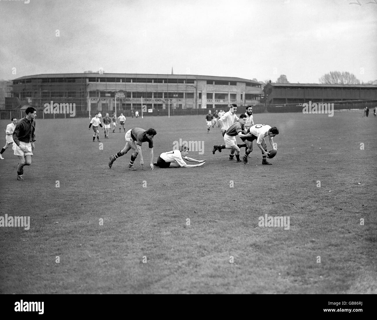 El Australian Rules Football - Las universidades de Oxford y Cambridge, Londres v australianos Foto de stock