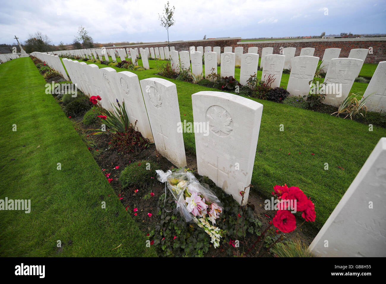 Cementerio Militar La Clytte en Belguim, donde el 90th aniversario del final de la Gran Guerra estará marcado por ceremonias mañana. Foto de stock