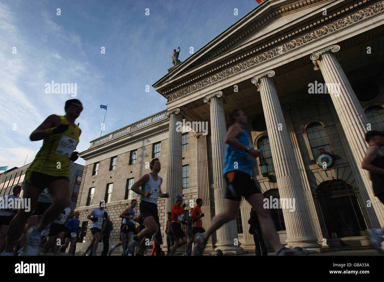 Los corredores participan en el estilo de vida adidas maratón de dublín fotografías e imágenes de resolución - Alamy