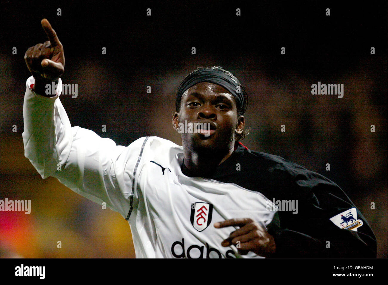 Fútbol - Premiership de FA Barclaycard - Fulham v Portsmouth. Louis Saha de Fulham celebra su 2 o gol Foto de stock