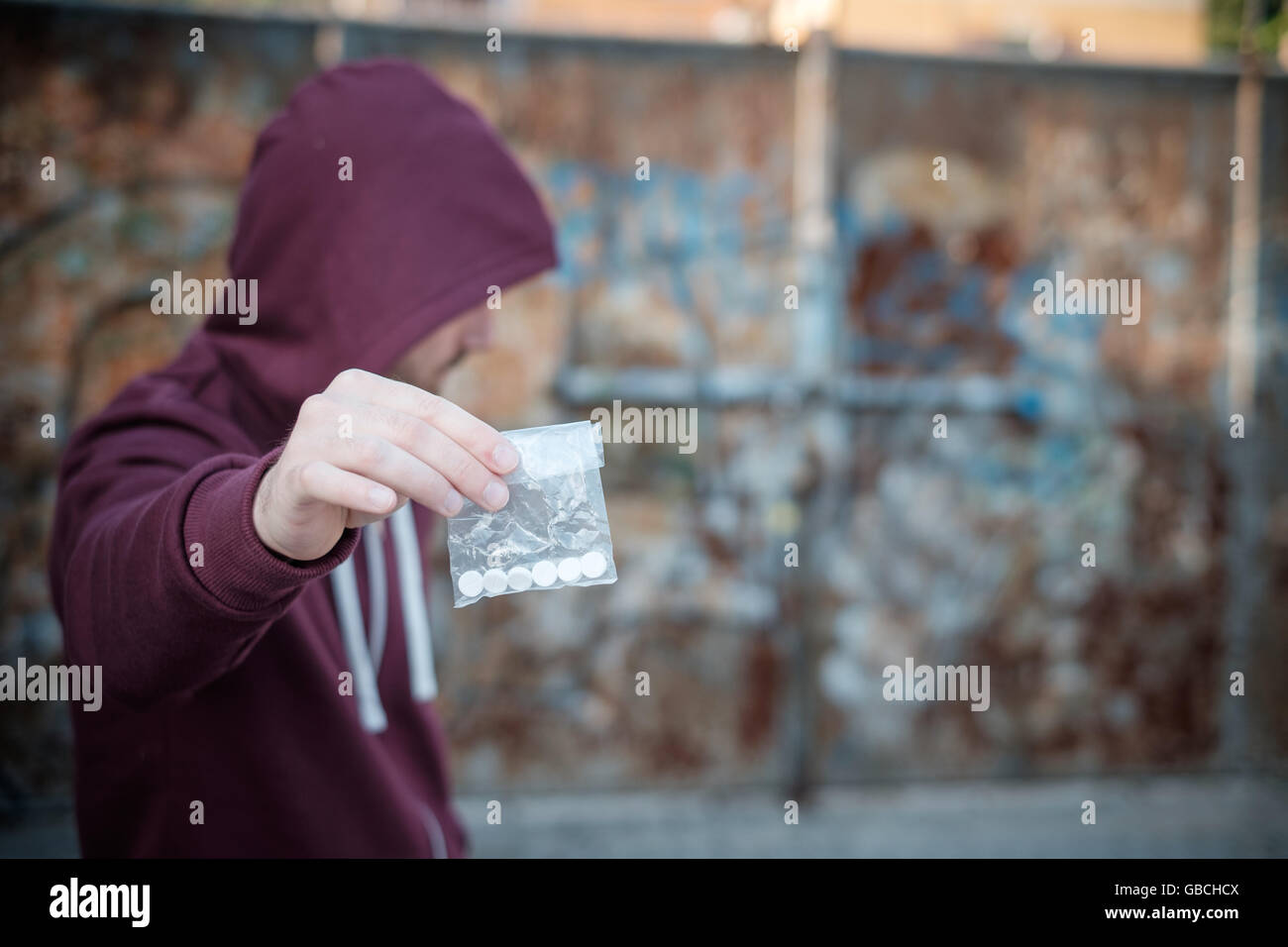 Pusher venta y tráfico la dosis del fármaco Fotografía de stock Alamy