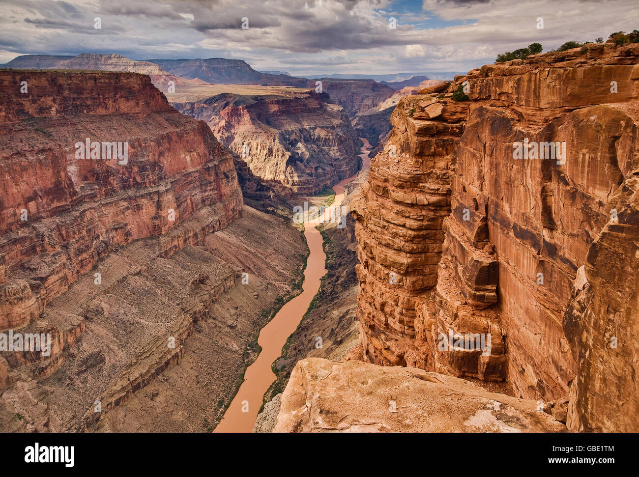Grand Canyon Toroweap de punto en el extremo norte, a 1.000 metros sobre el Río Colorado, Arizona, EE.UU. Foto de stock