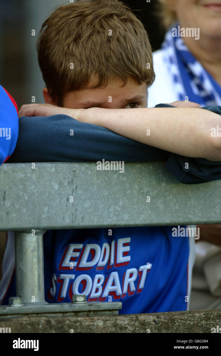 - División de la Liga Nacional de Fútbol - Carlisle Tres Naciones v Cheltenham Town Foto de stock