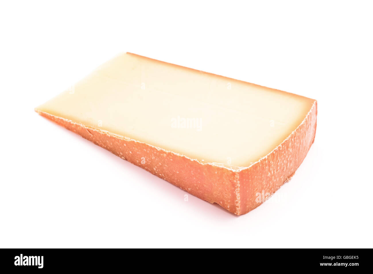 Sabor fuerte rodaja de queso aislado Foto de stock