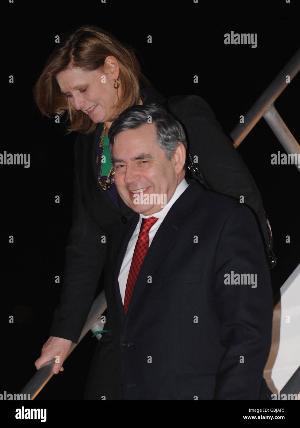 El primer ministro Gordon Brown y su esposa Sarah llegan a Nueva York en la segunda etapa de su gira para sentar las bases de la cumbre crucial de G20 de la próxima semana en Londres. Foto de stock