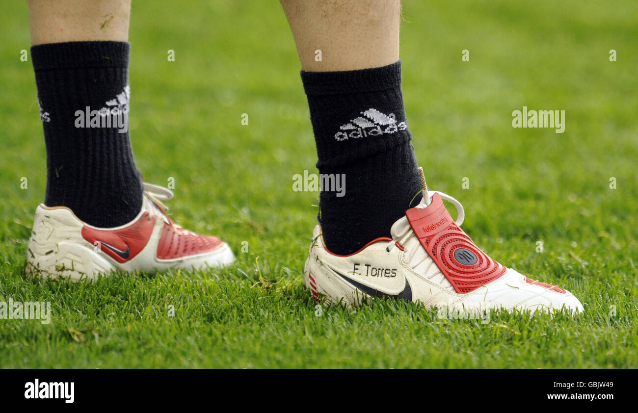 Fútbol - Liverpool Training and Press Conference - Stamford Bridge. Una  visión general de los detalles de las botas de Fernando Torres durante una  sesión de entrenamiento en Stamford Bridge, Londres Fotografía