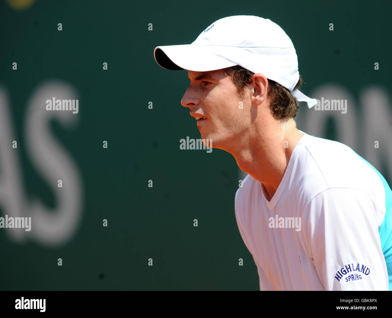 Andy Murray en acción durante su juego contra Victor Hanescu En los maestros de Monte Carlo Foto de stock