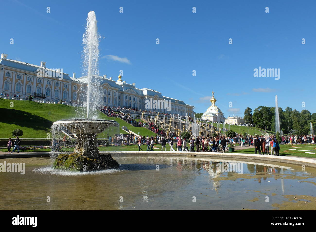 Palacio y los Jardines de Peterhof, Rusia Foto de stock