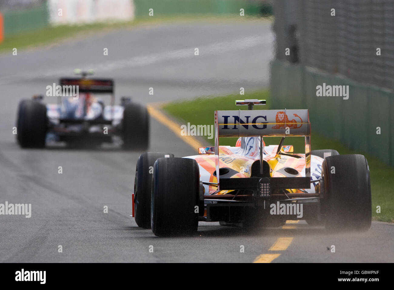 Renault Nelsinho Piquet (derecha) durante la primera práctica en Albert Parque Foto de stock