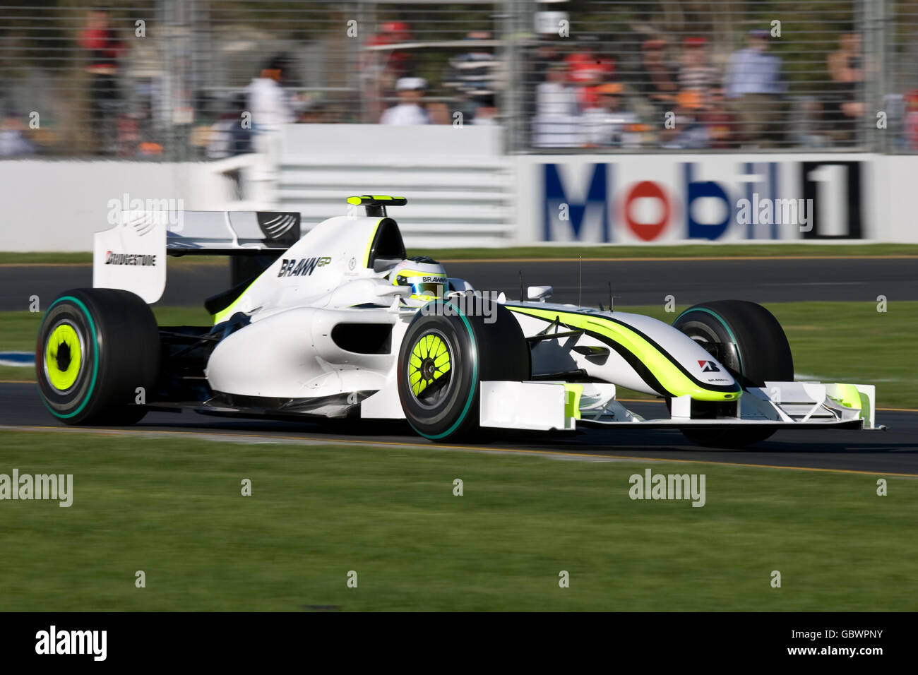 Rubens Barrichello, piloto del GP de Brawn, durante la primera práctica en Parque Albert Foto de stock