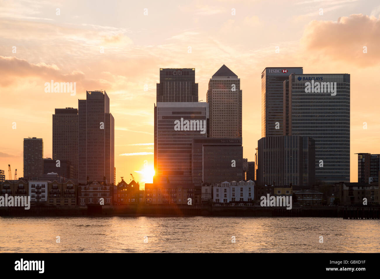 Sunset skyline en Canary Wharf, Londres, Inglaterra Foto de stock